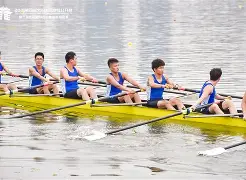 赛艇公开赛上演强强对话，胶东猎隼队大胜泰山银狐队，战术调整见效；反击锐度十足的简单介绍