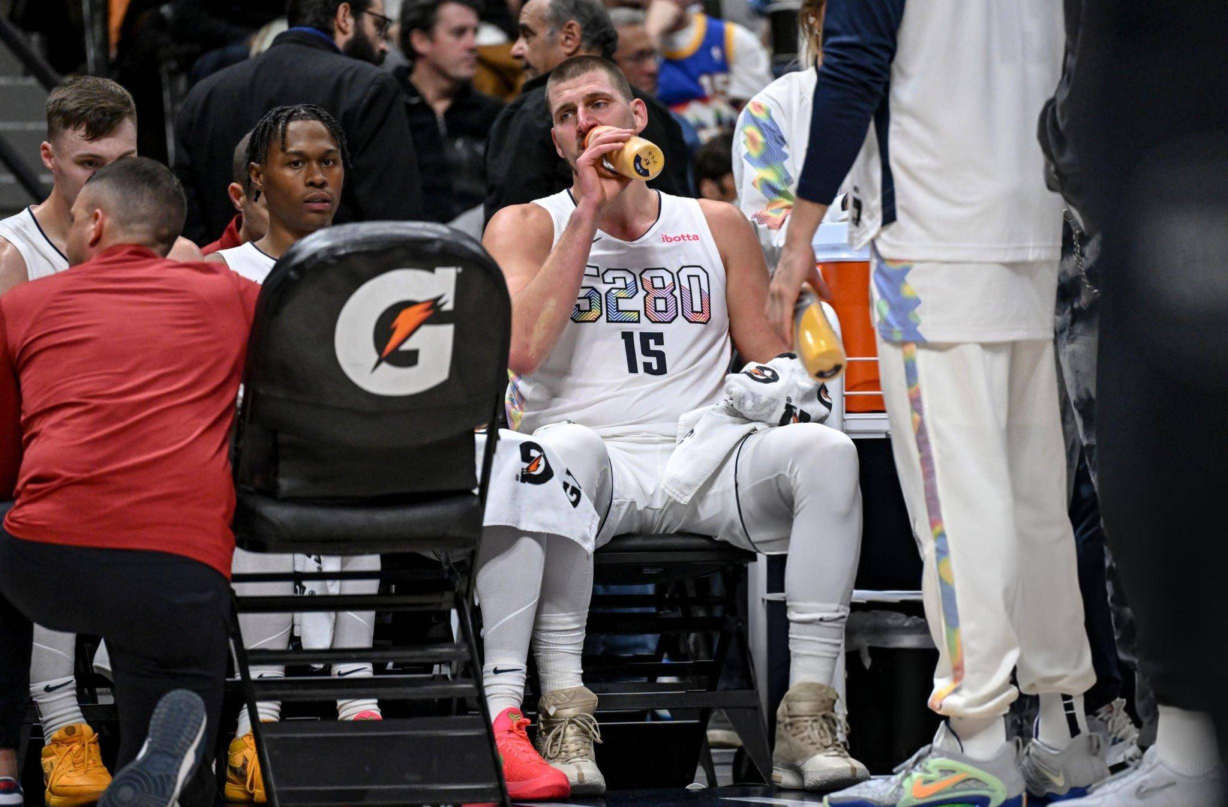 乐鱼- 湖人不断突破！，阿扎伦卡连续十二场比赛得分超过夺冠上演精彩一战