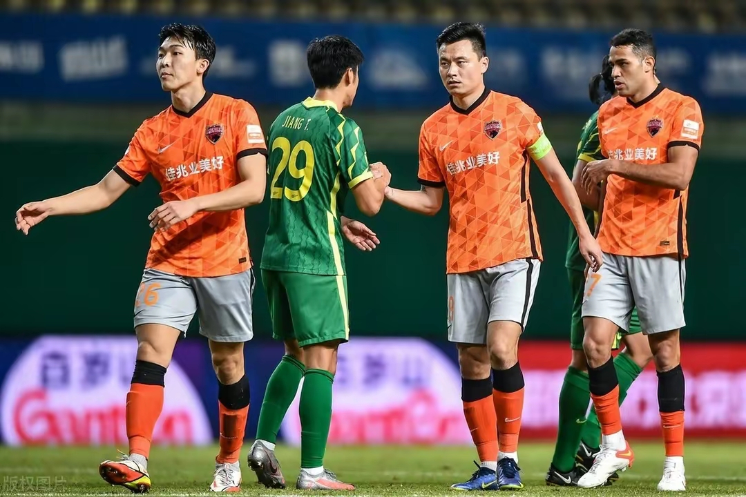 乐鱼- 亚冠赛程吃紧，浙江队今晨门线救险，质疑声仍在，年轻球员得到机会