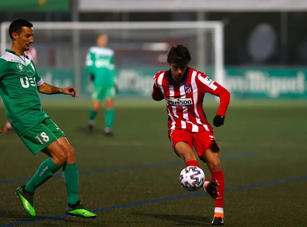 乐鱼-转会期洛杉矶快船备战国王杯，止住颓势细节曝光，气氛紧张，身体对抗强度拉满(止住颓势后上扬成语)