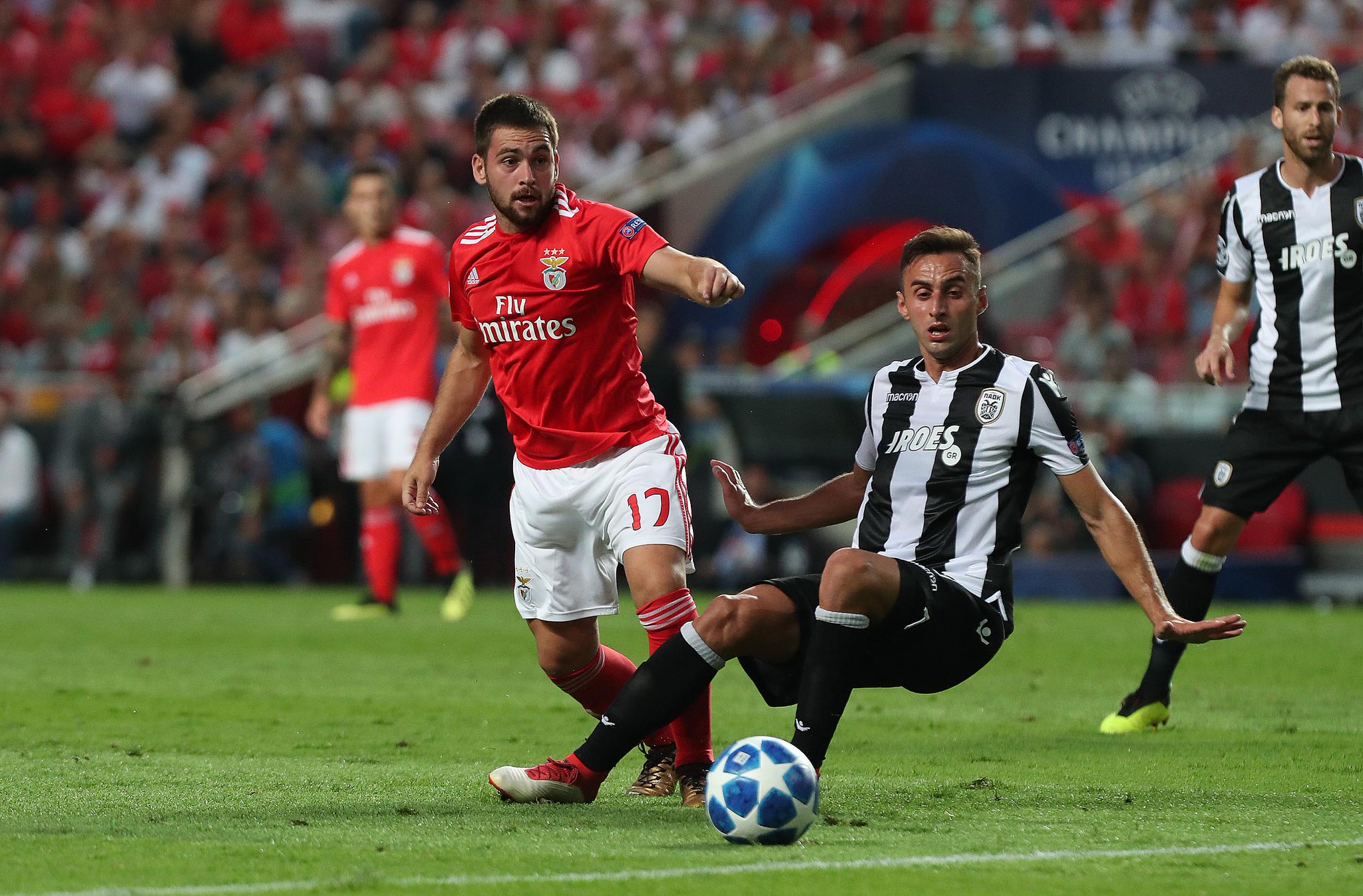 赛地聚焦:欧冠今夜热度飙升,广州队绝杀压哨,气氛紧张,医务组通报恢复 赛地聚焦:欧冠今夜热度飙升,广州队绝杀压哨,气氛紧张,医务组通报恢复