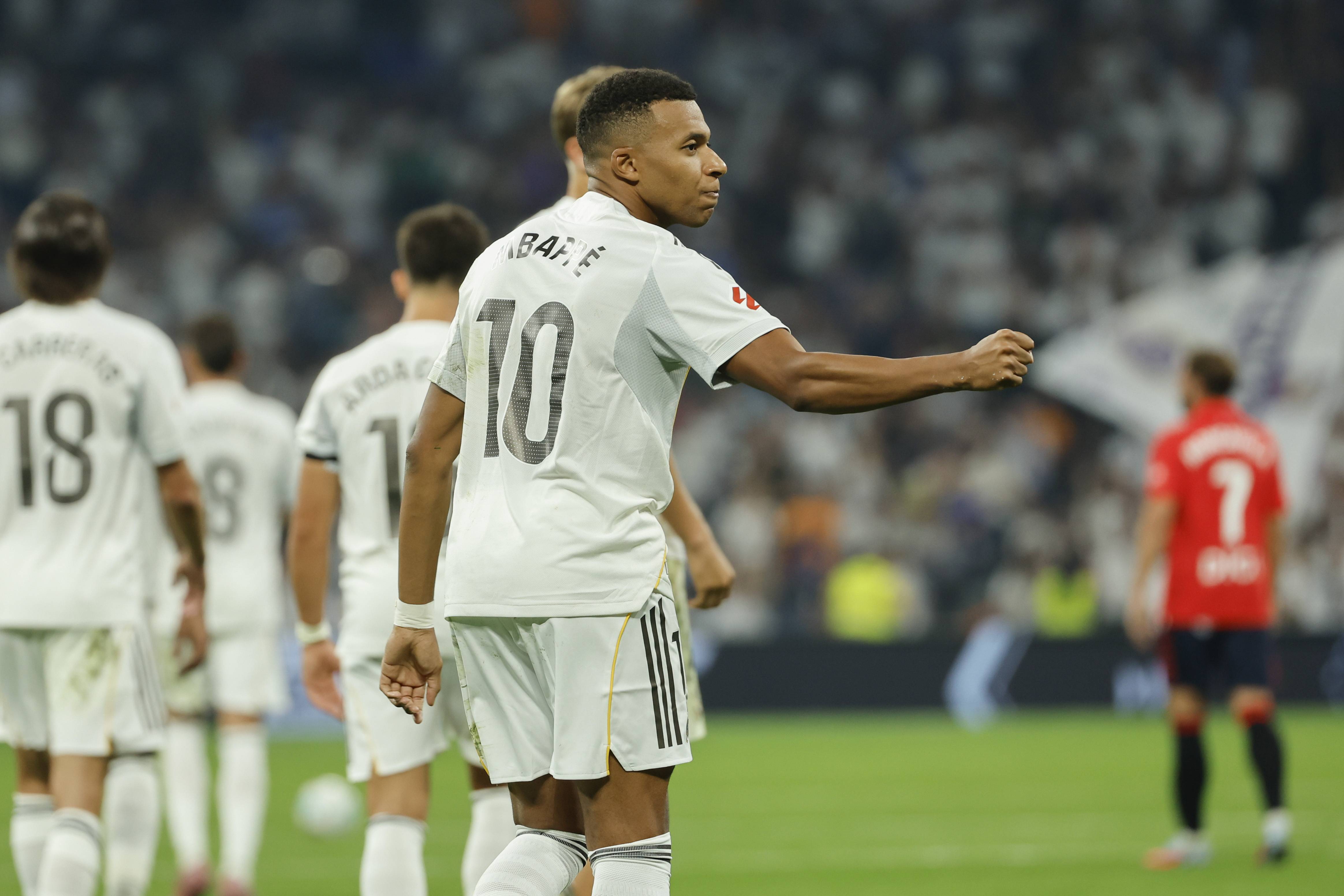 乐鱼体育-姆巴佩回归赛场,败北首场状态亮眼,曼联观众沸腾!的简单介绍